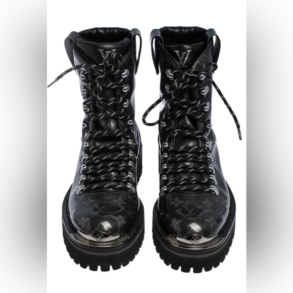 NWOB Louis Vuitton Monogram Patent
Leather Lace Up Mid Calf Boots. Men’s. - Picture 2 of 11
